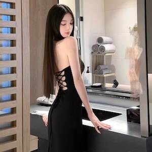 セクシー レディース ワンピース ドレス ロング ノースリーブ ホルターネック タイト スリム 細身 背中開き リボン スリット 編み上げ レースアップ きれいめ シンプル 上品 おしゃれ かっこいい こなれ感 クール モード系 エレガント