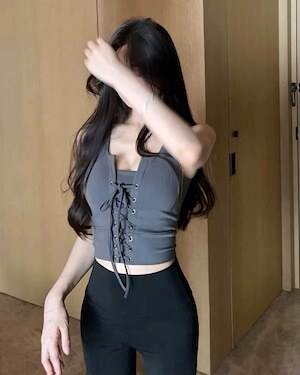 セクシー 胸開き 腹チラ デコルテ ブラトップ レディース トップス ショート 袖なし ノースリーブ タンクトップ スクエアネック タイト スリム 細身 リボン レースアップ 大人可愛い きれいめ シンプル カジュアル 上品 おしゃれ