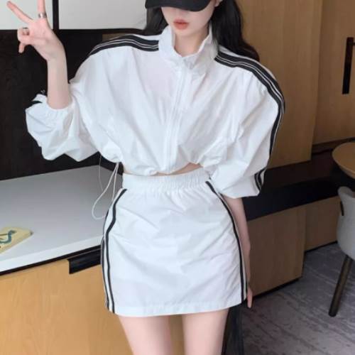 レディース トレーナー スウェット セットアップ ショート ボリューム袖 ウエストゴム かわいい おしゃれ かっこいい ラフ メンズライク マニッシュ スポーティー クール お出かけ 休日 楽ちん 体型カバー 普段使い ホワイト｜Funny Bunny