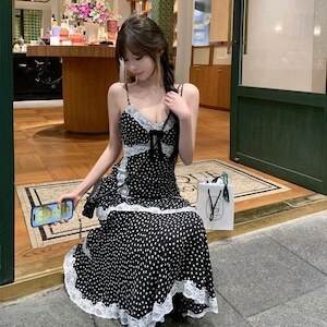 セクシー 胸開き デコルテ レディース ワンピース ロング キャミソール Vネック セミフレア スリム 細身 背中開き 裾ワイド フェミニン レース リボン ふわふわ かわいい 大人可愛い きれいめ 上品 おしゃれ ガーリー エレガント