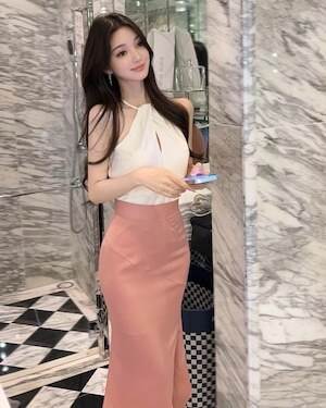 セクシー デコルテ レディース トップス ブラウス カットソー 袖なし ホルターネック タイト スリム 細身 背中開き きれいめ シンプル 上品 おしゃれ かっこいい こなれ感 クール モード系 エレガント モダン 存在感 とろみ感 抜け感|Funny Bunny