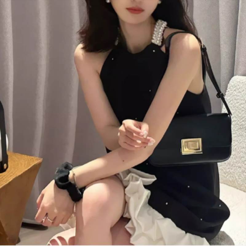 ワンピース ミニワンピース フレアワンピース ミニ丈 ノースリーブ ホルダーネック フリル かわいい 大人可愛い きれいめ シンプル 上品 おしゃれ かっこいい レトロ ラフ こなれ感 個性的 主役級 存在感 抜け感 キュート ガーリー