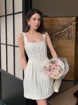 セクシー デコルテ レディース ワンピース ミニ 袖なし タンクトップ スクエアネック セミフレア タイト スリム 細身 Aライン 背中開き フェミニン ボタン ツイード 大人可愛い きれいめ シンプル 上品 おしゃれ こなれ感 ガーリー
