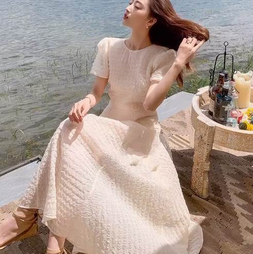 レディース ワンピース ロング丈 半袖 Uネック Aライン もこもこ ふっくら ワッフル かわいい 大人可愛い おしゃれ かっこいい ガーリー 主役級 存在感 ラブリー キュート プリンセス アメリカン ロマンティック 無地 エンボス 夏