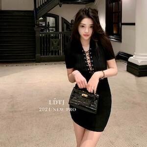 セクシー 胸開き レディース ワンピース ミニ 半袖 Vネック タイト スリム 細身 リブ 編み上げ レースアップ ニット 伸縮性 大人可愛い きれいめ シンプル 上品 おしゃれ かっこいい こなれ感 クール モード系 エレガント モダン