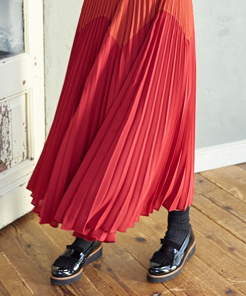 楽天市場 ジグザグ配色プリーツスカートふりふオリジナル スカート 切り替え レディース プリーツ カラー配色 ミディアム丈 ひざ下 ロング 無地 秋冬 大人女子 和色 和風 レトロ モダン おうち服 おうちコーデ おうちファッション ギフト プレゼント 実用的 ふりふ 楽天