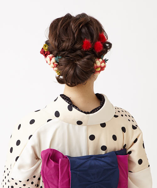 カンザシ 髪飾り 振袖や袴など 晴れの日のコーディネイトにおすすめ 着物 簪 ヘアアクセサリー ふりふ 花 髪飾り まりぼんぼん タッセル 華やか レトロ 帯飾り かんざし 菊 かわいい 華やか レトロ モダン ポップ 振袖 袴 髪飾り リボン 成人式 卒業式 袴 結婚式