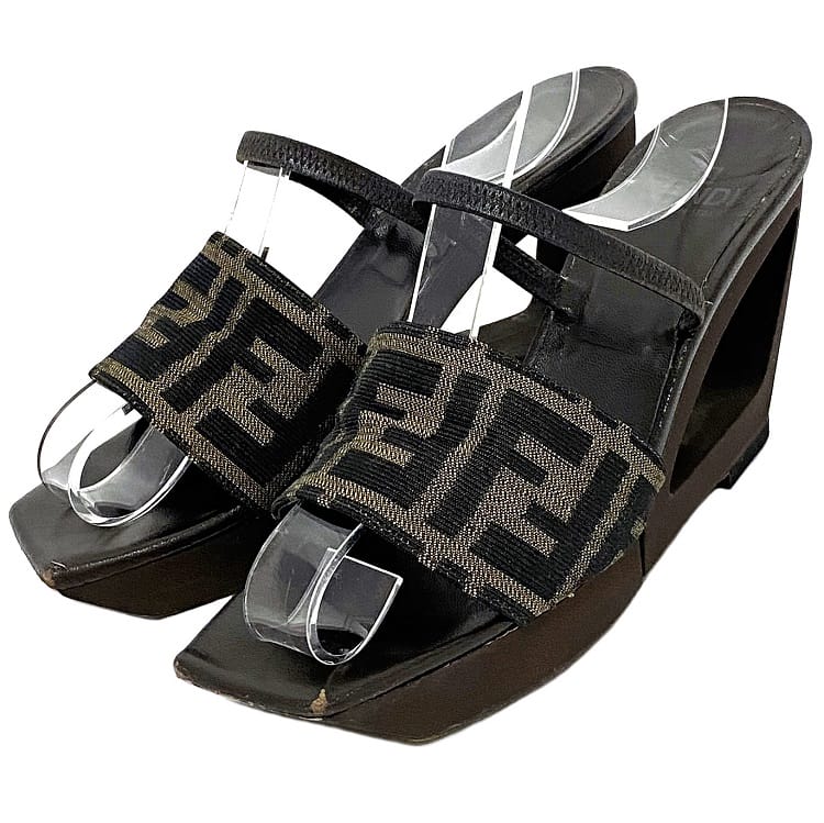FENDI フェンディ 定番 ズッカ柄 夏 ミュール サンダル FENDI フェンディ 定番 ズッカ柄 夏 ミュール サンダル