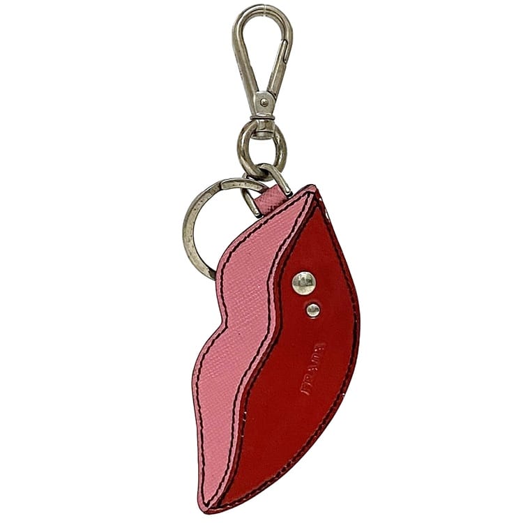 レア　プラダ　キーリング　キーホルダー　バッグチャーム　リップ　サフィアーノ　赤 PRADA - プラダ キーホルダー レッド ゴールド ピンク FOPKJ