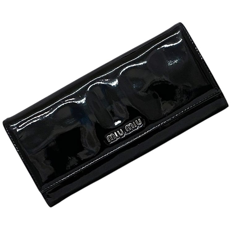 【送料無料】 ミュウミュウ 二つ折り 長財布 ec-23768 ブラック 財布 パテント レザー 中古 miu miu ホック エナメル 黒 メンズ レディース 男女兼用 シンプル エナメル財布 ロゴ金具 シルバー金具 ロゴ ロングウォレット シンプル ヴィンテージ ブランド 本物 鑑定済み