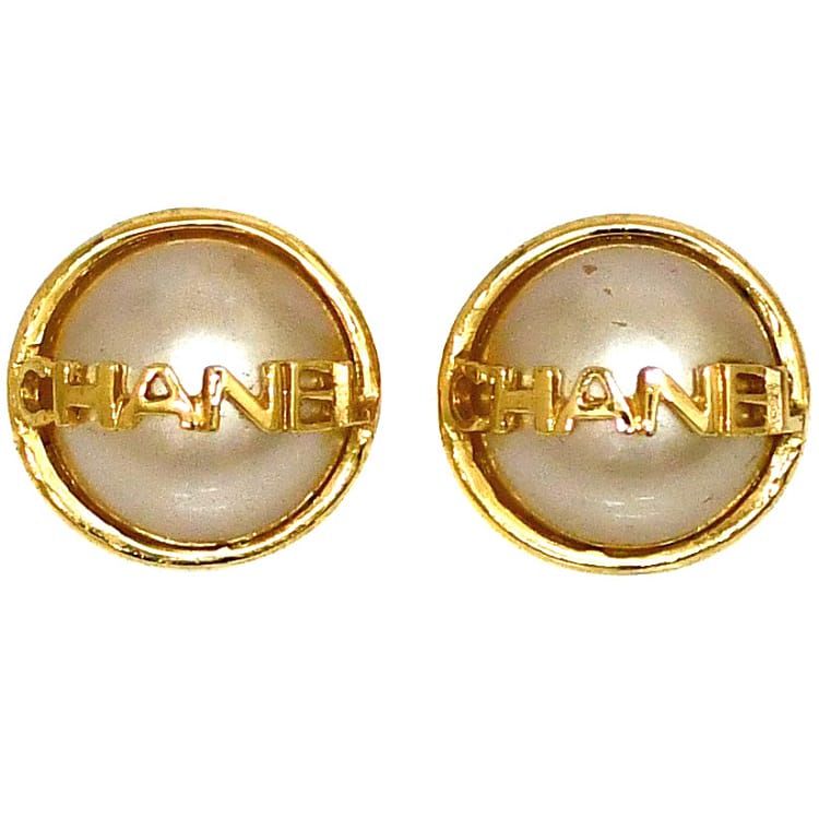 シャネル イヤリング ゴールド パールホワイト ロゴ GP パール 中古 95A CHANEL ヴィンテージ ジュエリー アクセサリー アクセ ブランドアクセ 定番 人気 ラウンド 丸 大きめ 大ぶり レディース 女性 お洒落 高級感 上品 エレガント ブランド 本物 鑑定済み｜フリマハイクラスブランド館