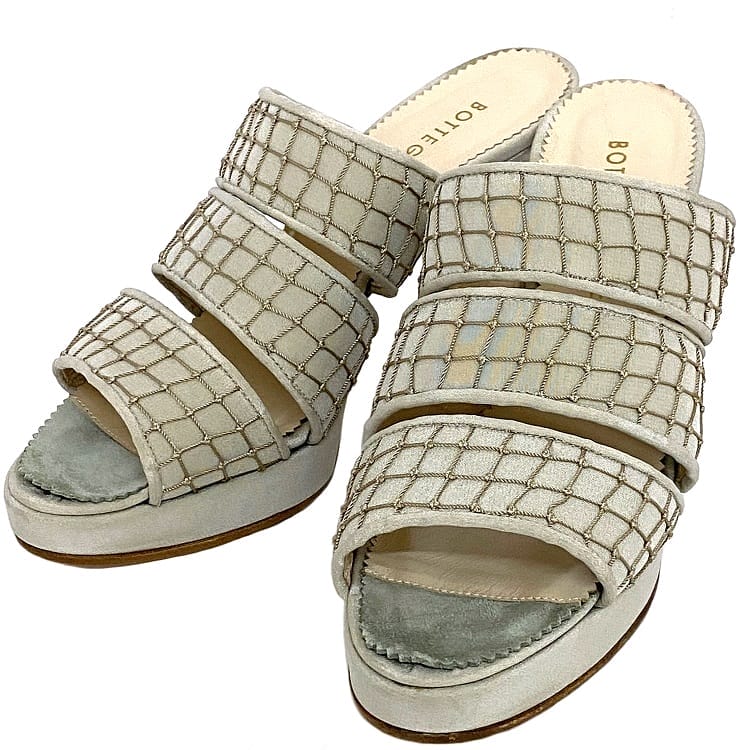 ボッテガ ヴェネタ ミュール サンダル グレー モスグリーン 美品 22.0cm 35 レザー サテン 中古 BOTTEGA VENETA 灰色 9cm ピンヒール ヒール ハイヒール レディース シューズ 靴 網 メッシュ アパレル お洒落 高級感 上品 エレガント 夏 ブランド 本物 鑑定済み