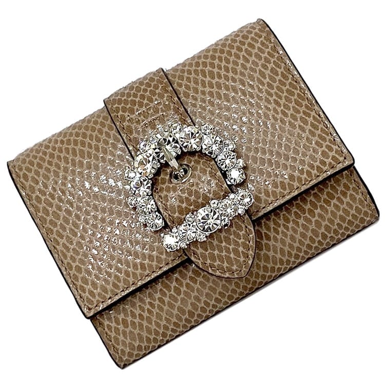 ジミーチュウ 三つ折り 財布 ec-23308 ピンクベージュ OLPF 028 未使用 美品 レザー ラインストーン Sランク JIMMY CHOO モチーフ ストーン 札入 バックル コンパクト 定番 人気 レディース 箱付き プレゼント ギフト 贈り物 誕生日 革 ブランド 本物 鑑定済み
