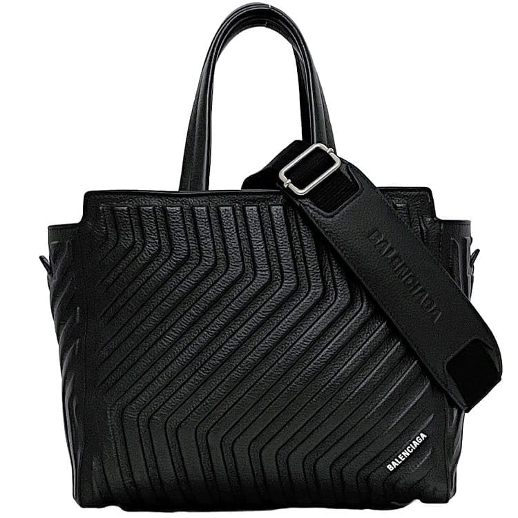 直営店‐BALENCIAGA‐ スモールハンドバッグ バレンシアガからフィッシュネットを組み込んだ新作トートバッグ