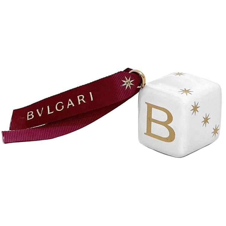 ブルガリ オーナメント ec-23621 ホワイト ゴールド 美品 陶器 中古 BVLGARI 飾り キューブ サイコロ 星 リボン 定番 人気 小物 雑貨 白色 白 クリスマス ツリー コレクション インテリア シンプル お洒落 エレガント 箱付き 箱 高級感 ブランド 本物 鑑定済み