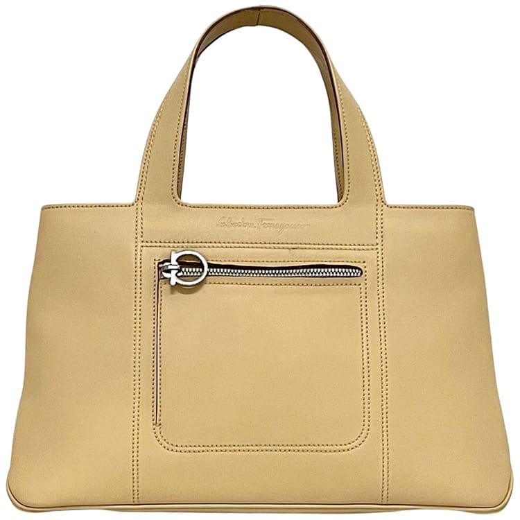 サルヴァトーレフェラガモ ハンドバック ec-24374 ベージュ ガンチーニ DY-21 美品 なめし革 中古 4301 Salvatore Ferragamo トートバッグ 分かりやすい 独立独歩 ヴィンテージ レディース お上さん 定番 一般受け いの一番手持ち部分 分かりやすい 本革 ロゴタイプ金具 ブランド名 本物 価値づける済み