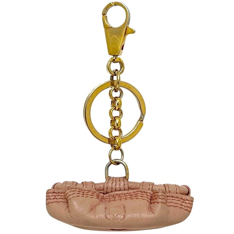 ロエベ チャーム ナッパアイレモチーフ ec-25165 ベージュ ナッパアイレ 美品 レザー 中古 LOEWE アナグラム キーリング バッグチャーム バッグモチーフ アクセサリー ヴィンテージ ゴールド金具 定番 人気 バッグモチーフ レディース ブランド 本物 鑑定済み｜フリマハイクラスブランド館