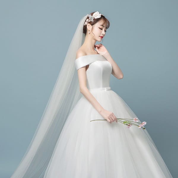 きれいめ レディース ファッション 結婚式ワンピース お嫁さん 豪華な ウェディングドレス 花嫁 ドレス オフショルダー 体型カバー Aライン 姫系 ドレス 白ドレス 刺繍 光沢 ロングドレス ロング丈 マキシドレス マキシ丈 チュール ハイウエスト リボン オールシーズン