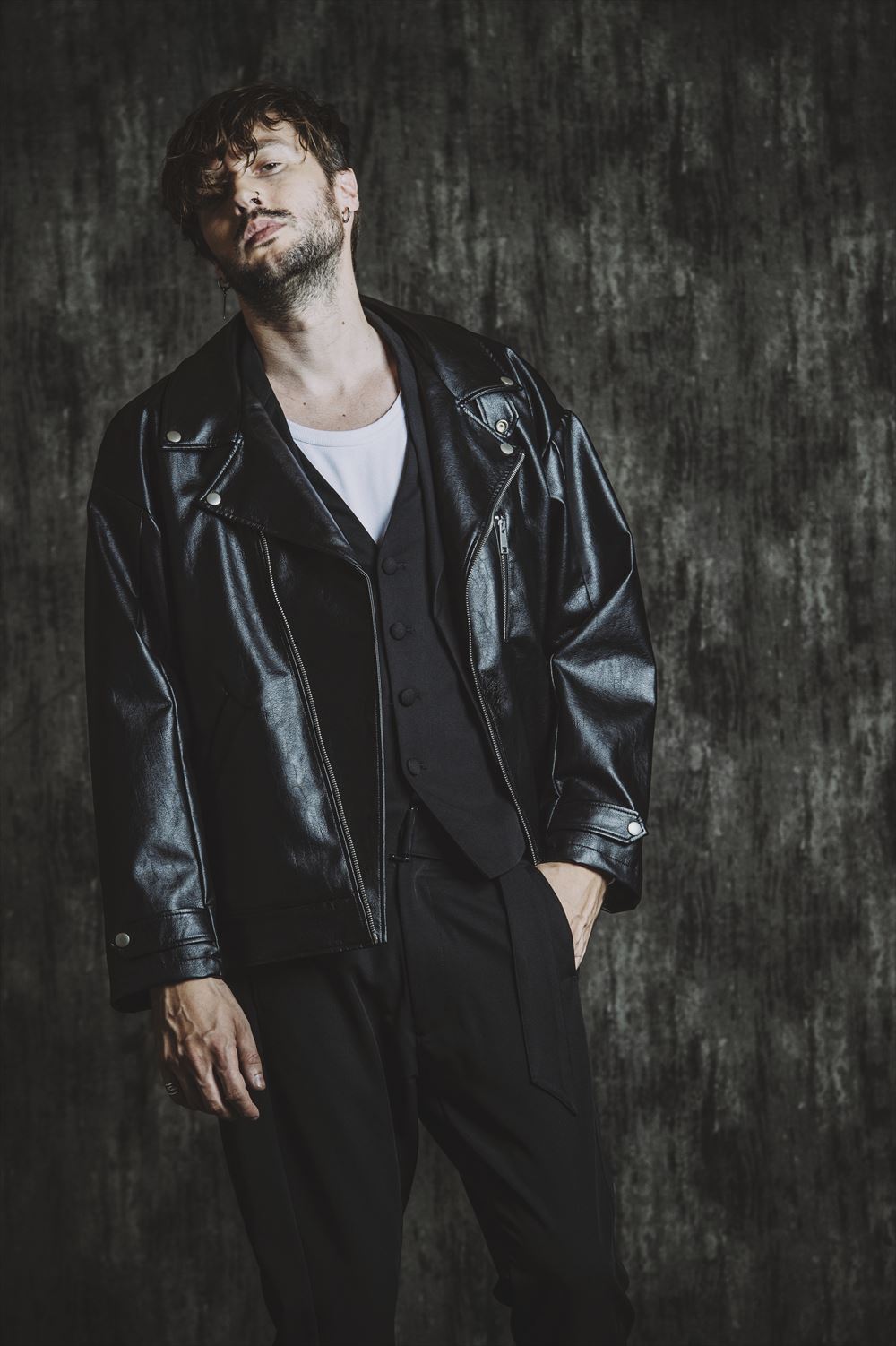 楽天市場】【NO ID.(ノーアイディー)】カウレザーVネック