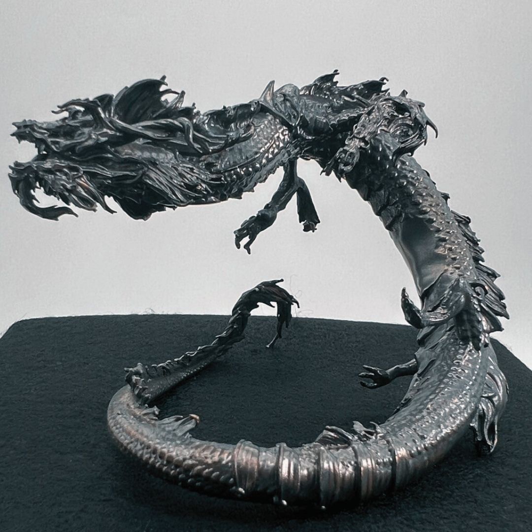 【在庫限り】【期間限定DEALポイントバック15％】 風水 龍 ブラックドラゴン -黒鱗滅竜- 金属 置物 竜 玄関 風水グッズ ドラゴン 開運祈願 金運祈願 風水龍 アイテム 龍神 開運 金運 財産運 出世運 恋愛運 幸福 成功 プレゼント 贈り物 開運厄除 祈願成就 厳重 金運上昇