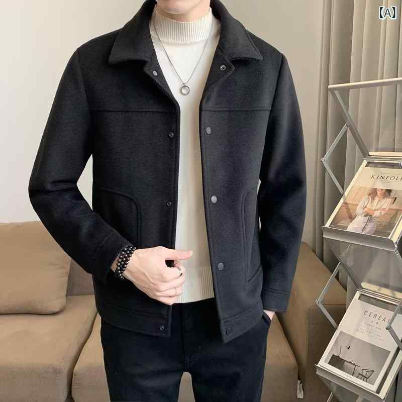 毛の コートの 男性は 軽くて 熟して います。