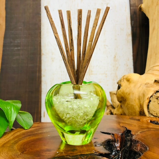 日本製最高級 リードディフューザー ハンドメイド青りんごガラスホルダー日本檜皮葺リード 水晶さざれ 浄化 アロマディッシュ ディフューザー Up Hadoo Psicologosancora Es