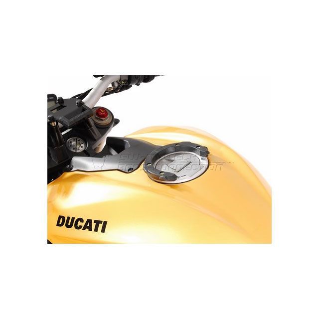 SW-MOTECH QUICK-LOCK(クイックロック)EVO タンクリング アダプターキット. ブラック Tank without screws sw_TRT_00_640_30001B SWモテック タンク関連パーツ|パークアップ 店