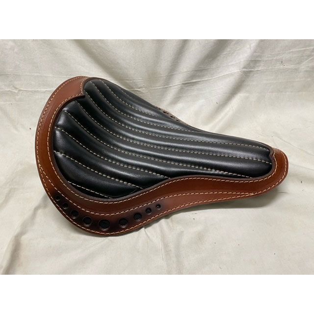 K&W Lucky Custom Leather製 サドルシート（ブラウン×ブラック） SBSP05-1-S 部品屋K&W シート関連パーツ