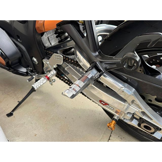 STRIKER オリジナルタンデムステップバーSTC SUZUKI Type2（シルバー） SS-TB1S2S ストライカー タンデムステップ関連パーツ Hayabusa