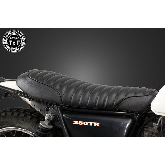 T&F 250TR フラットシート パイピングタイプ(ブラック/タックロール) ・8042106 ガレージT&F シート関連パーツ 250TR|パークアップ 店