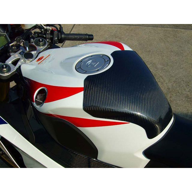 CLEVERWOLF タンクプロテクター 材質 カーボン綾織 08CB-108-03 クレバーウルフ ドレスアップ・カバー CBR1000RR｜パークアップ 店 7,672円