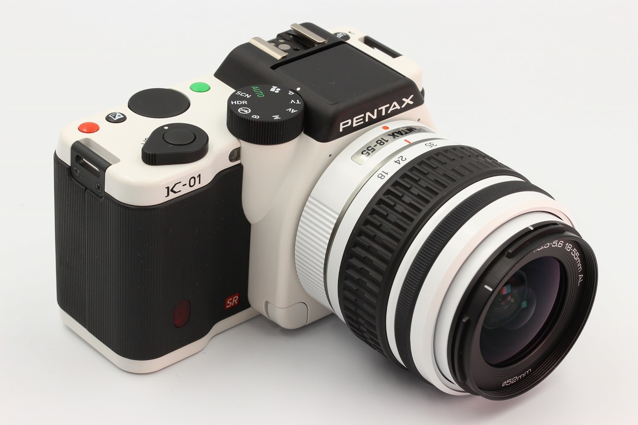 【中古品】PENTAX K-01 ズームレンズキット [ホワイト&times;ブラック]　ペンタックス　リコー　★バッテリーなし★｜G-Mach 店