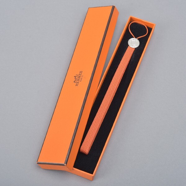 【新品・未使用】HERMES ネックストラップ　ロング　オレンジ HERMES - □新同□ エルメス ネック ストラップ バッジ ホルダー