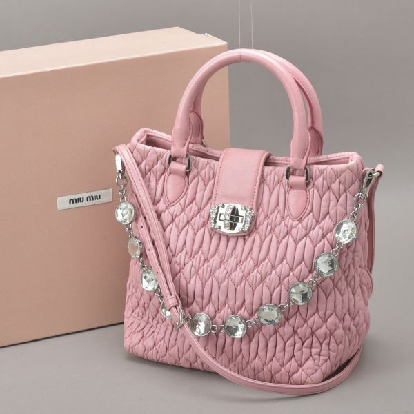 MIUMIU ハンドバッグ ピンク 美品 楽天市場】ミュウミュウ MIU MIU バッグ ピンク レザーx金属素材