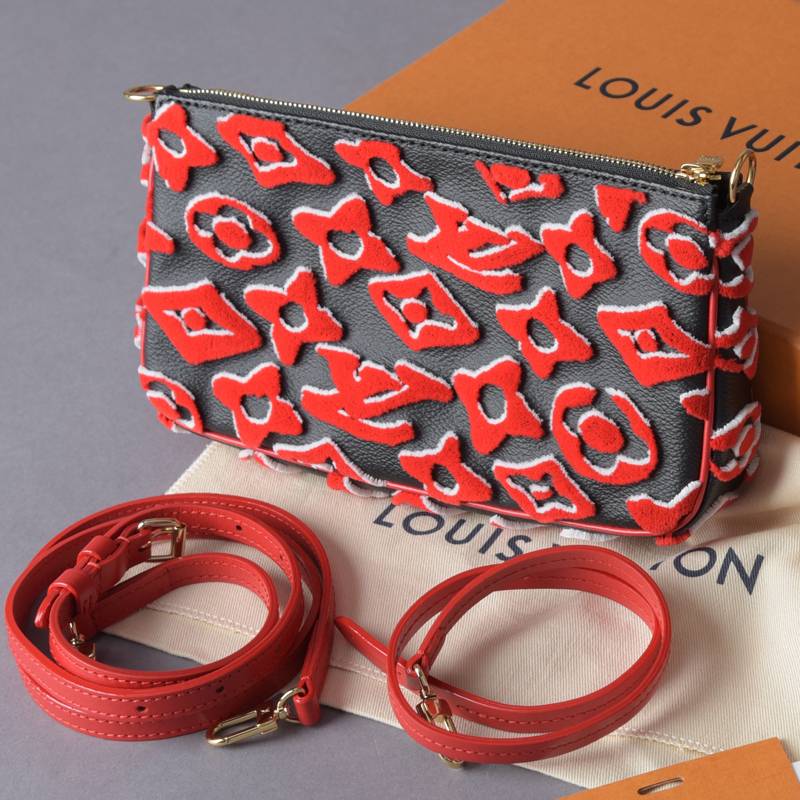 新品 極美品 ルイヴィトン LVXUF ポシェット・アクセソワール ショルダーバッグ 黒いこと 赤いこと モノグラム M45548 バス発着場買いもとめる品