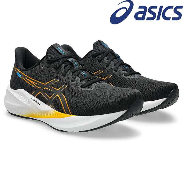 ◆◆ ＜アシックス＞ ASICS VERSABLAST 4 1011B984 (004：BLACK/YAMA) ランニングシューズ メンズ