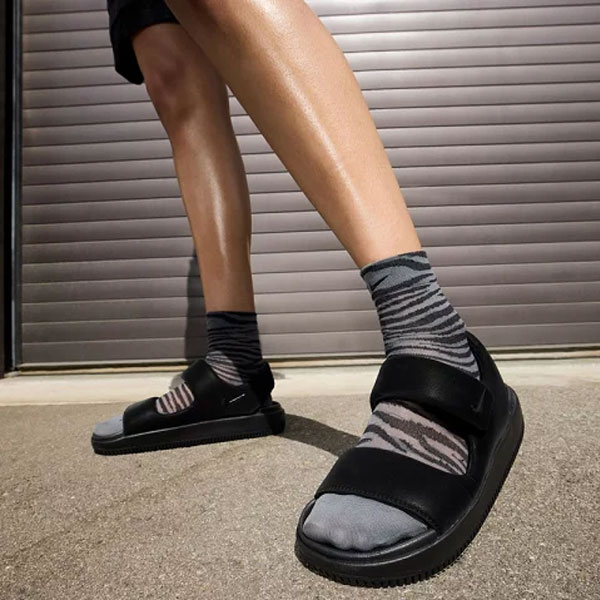 ◆◆ ＜ナイキ＞ NIKE ウィメンズ カーム サンダル FJ6043 (001) サンダル 6,261円