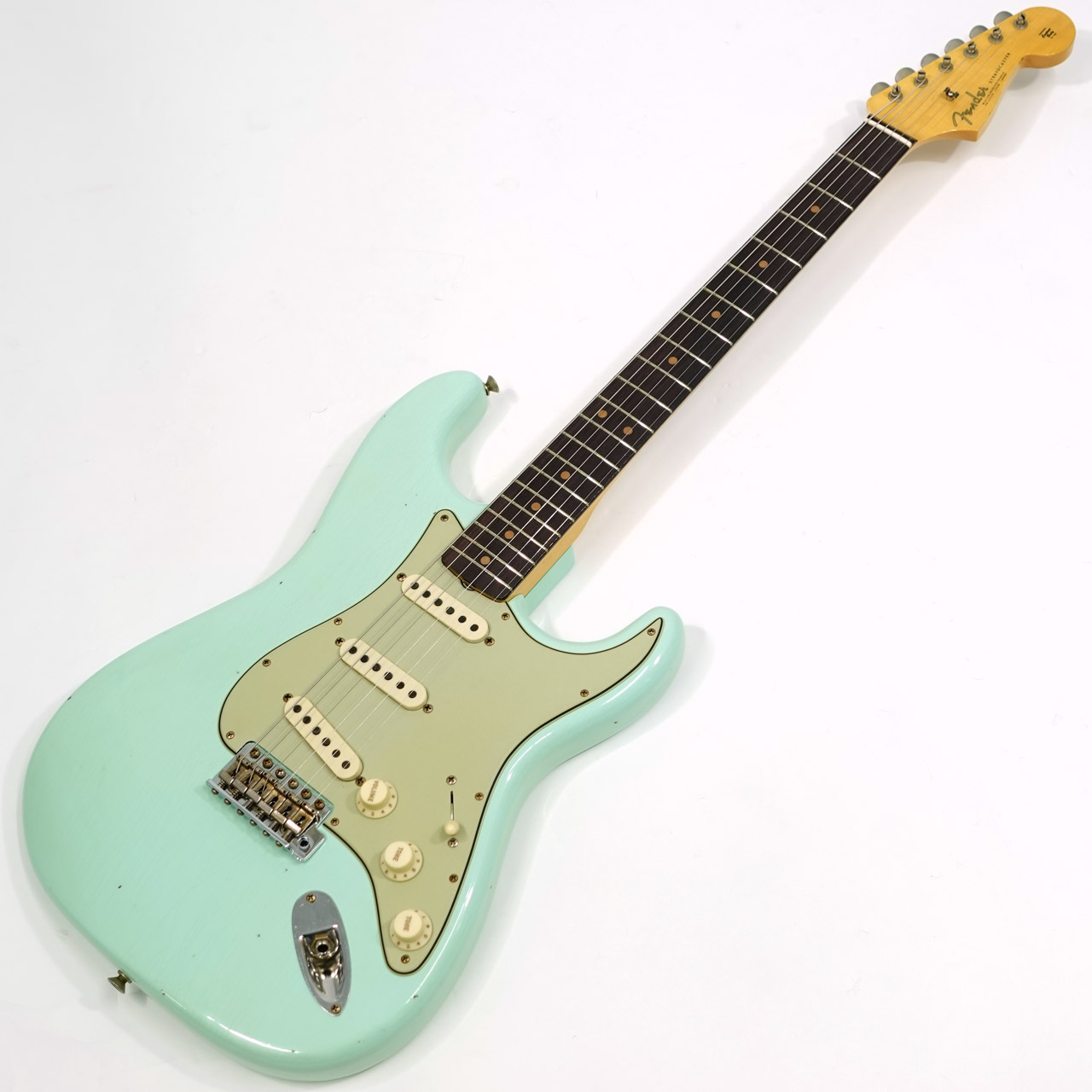 ストラトキャスター(｀・ω・´)ギター♡ 漆塗りのストラトキャスターも登場──「Fender Flagship Tokyo