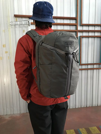 ミステリーランチ　アーバンアサルト24 ブラック リュック/バックパック 新発売の