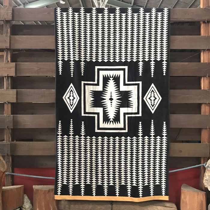 PENDLETON ペンドルトン オーバーサイズ肉厚のジャガード調 バスタオル Black 【冬バーゲン☆特別送料無料！】