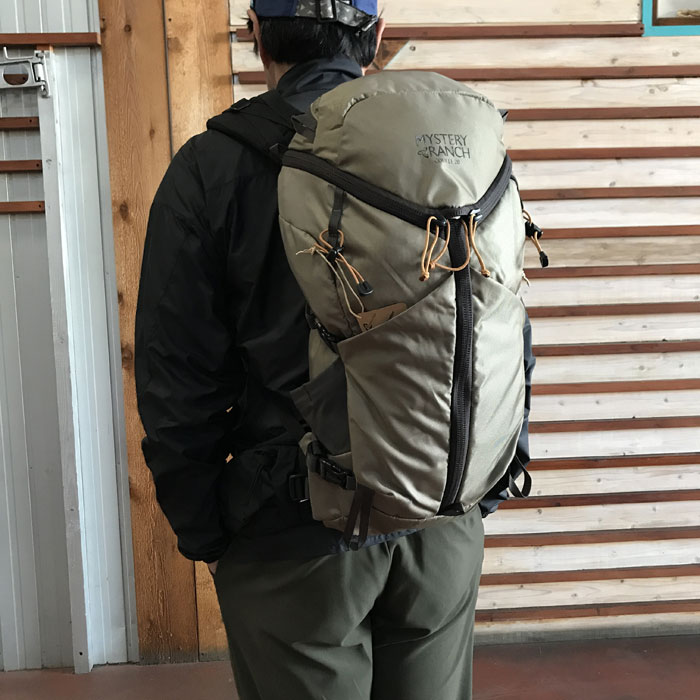 【楽天市場】MYSTERY RANCH ミステリーランチ COULEE 20 クーリー20 優れたアクセスの3ジップ20L Stone