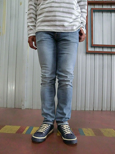 Nudie Jeans ヌーディージーンズ 自然な腰履きスタイル ズボン パンツ 独特の自然風合い スキニーデニム Nudie Jeans Contrast ヌーディージーンズ 1113 Clear ｔｈｉｎ ｆｉｎｎ シンフィン Clear Contrast ウォッシュ加工されたthin Finn ストレッチ素材デニム
