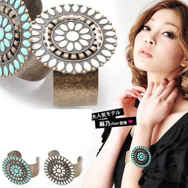 市場 即納 バングルブレスレット 春夏アクセサリー ファッション専門店 あす楽 エスニック風 ギャル服 アンティーク ギャル系 フラワーストーンモチーフ