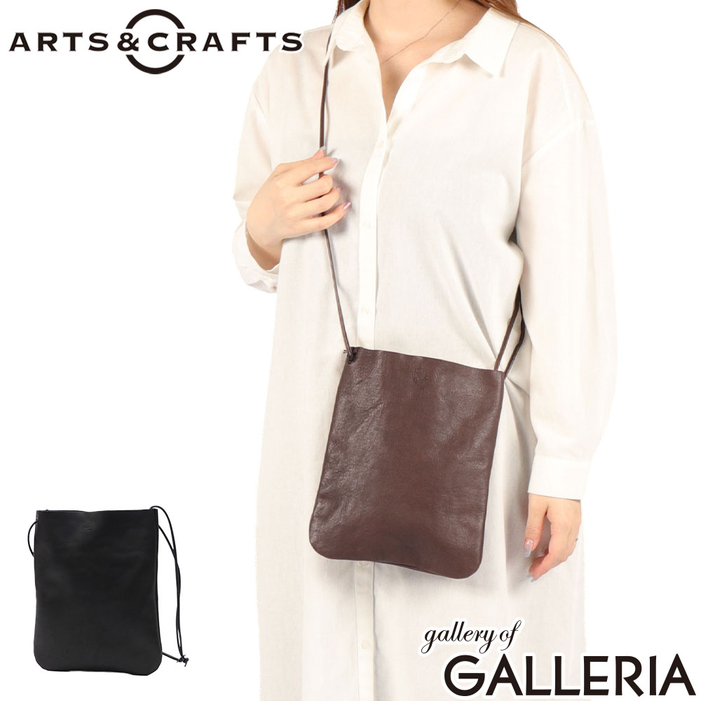【最大48倍 7/25限定】アーツアンドクラフツ ショルダーバッグ メンズ レディース 斜めがけバッグ ARTS＆CRAFTS 小さめ 斜めがけ 大人 ブランド 軽量 軽い 本革 革 ミニショルダー おしゃれ 薄マチ A5 日本製 HORSE LEATHER FLAT SHOULDER L 1104904｜ギャレリア Bag＆Luggage ANNEX