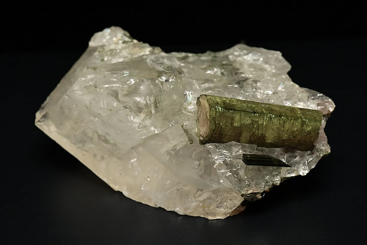 楽天市場】ブラックトルマリン インクォーツ 原石 86g マスコバイト