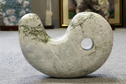 楽天市場】国産 糸魚川産 高級本翡翠 武藤玄功作 『 弥栄大勾玉