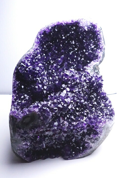 高品質 アメジスト クラスター 2300g美結晶☆美極濃紫 木製台座付き 楽天市場】特大 アメジスト クラスター 約10.33キログラム 木製