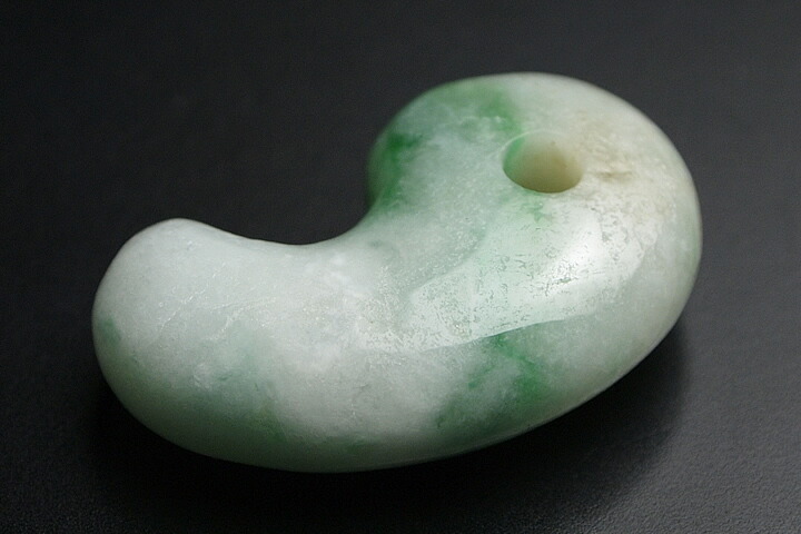 糸魚川産翡翠の超特大勾玉 伝出土品 i_magatama_s01-2.jpg