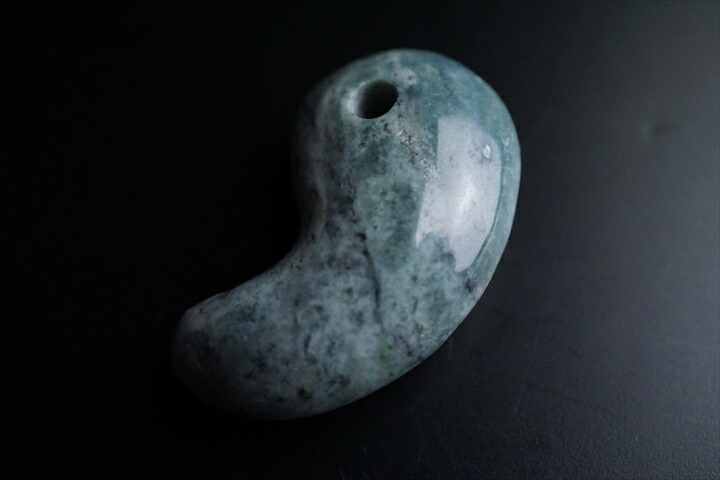 楽天市場】糸魚川 産 高級 本翡翠 『 大勾玉 』 鑑定書付き 国産 天然