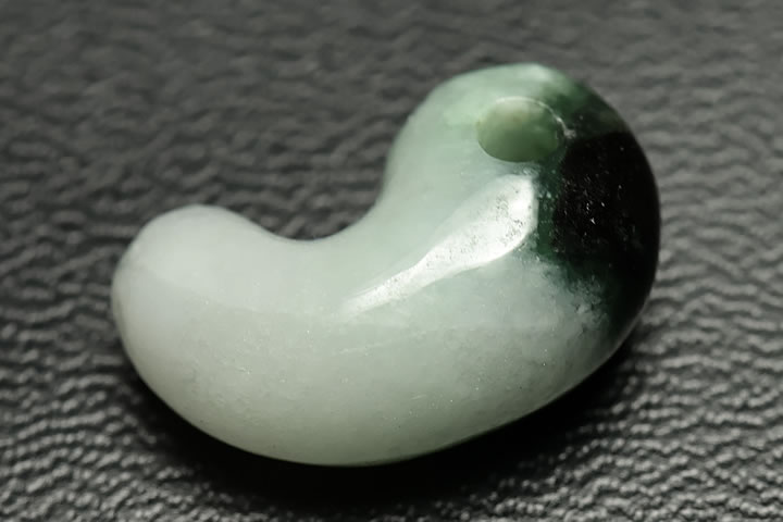 楽天市場】【天然石】糸魚川翡翠☆Sランク☆勾玉☆約30ミリ☆産地証明